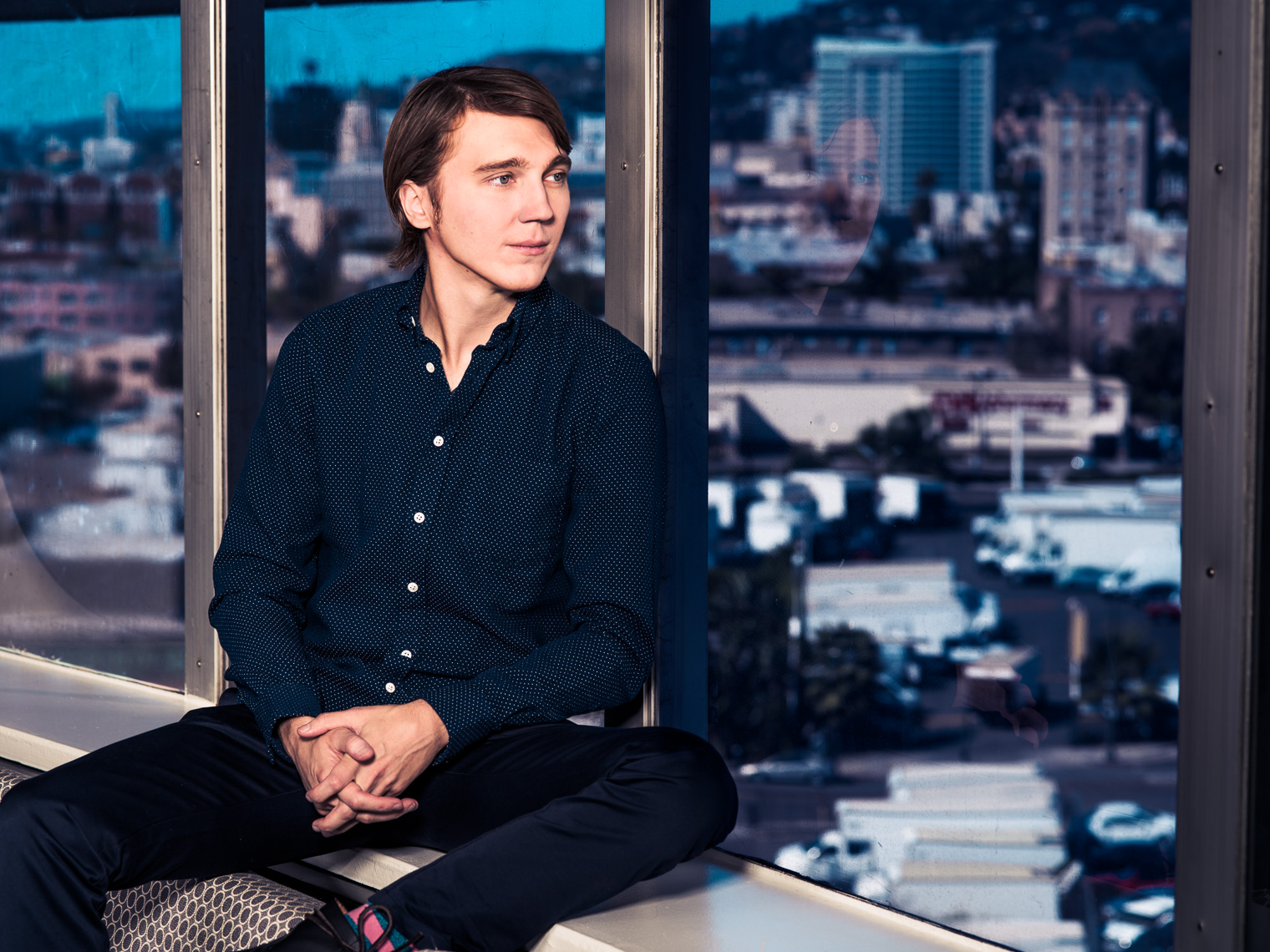 Paul dano. Пол дано фото. Пол дано в очках. Пол дано нефть.